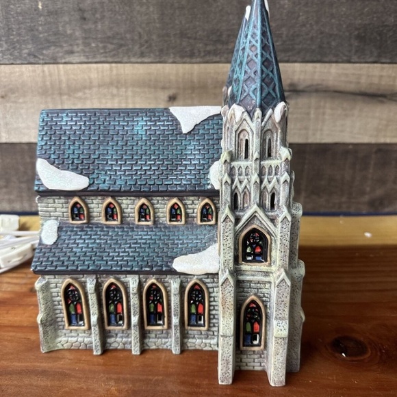 Holiday Time 2004 Village Collectible Lighted Cathedral Church New - Picture 7 of 9